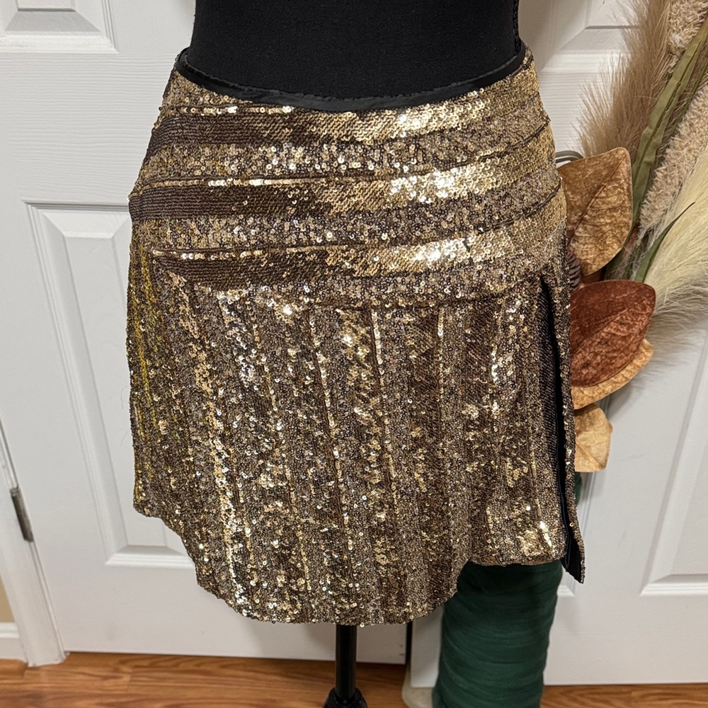 VENUS Shimmering Gold Sequin Skort